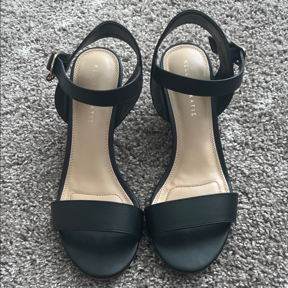 Kelly & Katie Black Strap Sandals